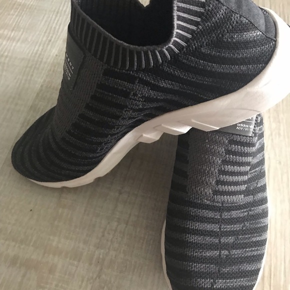 Adidas size 9 with box wore once - Picture 2 of 5